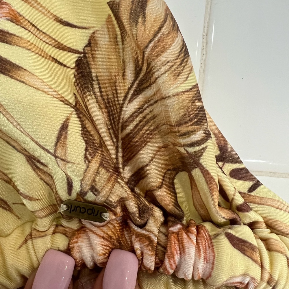 Rip Curl Bikini Bottom Size Small - Only Worn Once - image 4